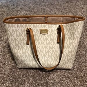 🔥Michael Kors Jet Set Travel Tote🔥